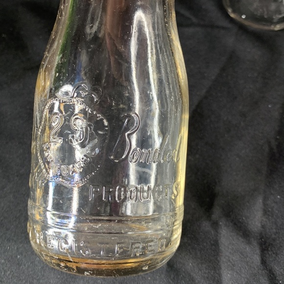 Set of 2 vintage / antique embossed 1/2 pint glass milk bottles - Picture 6 of 10